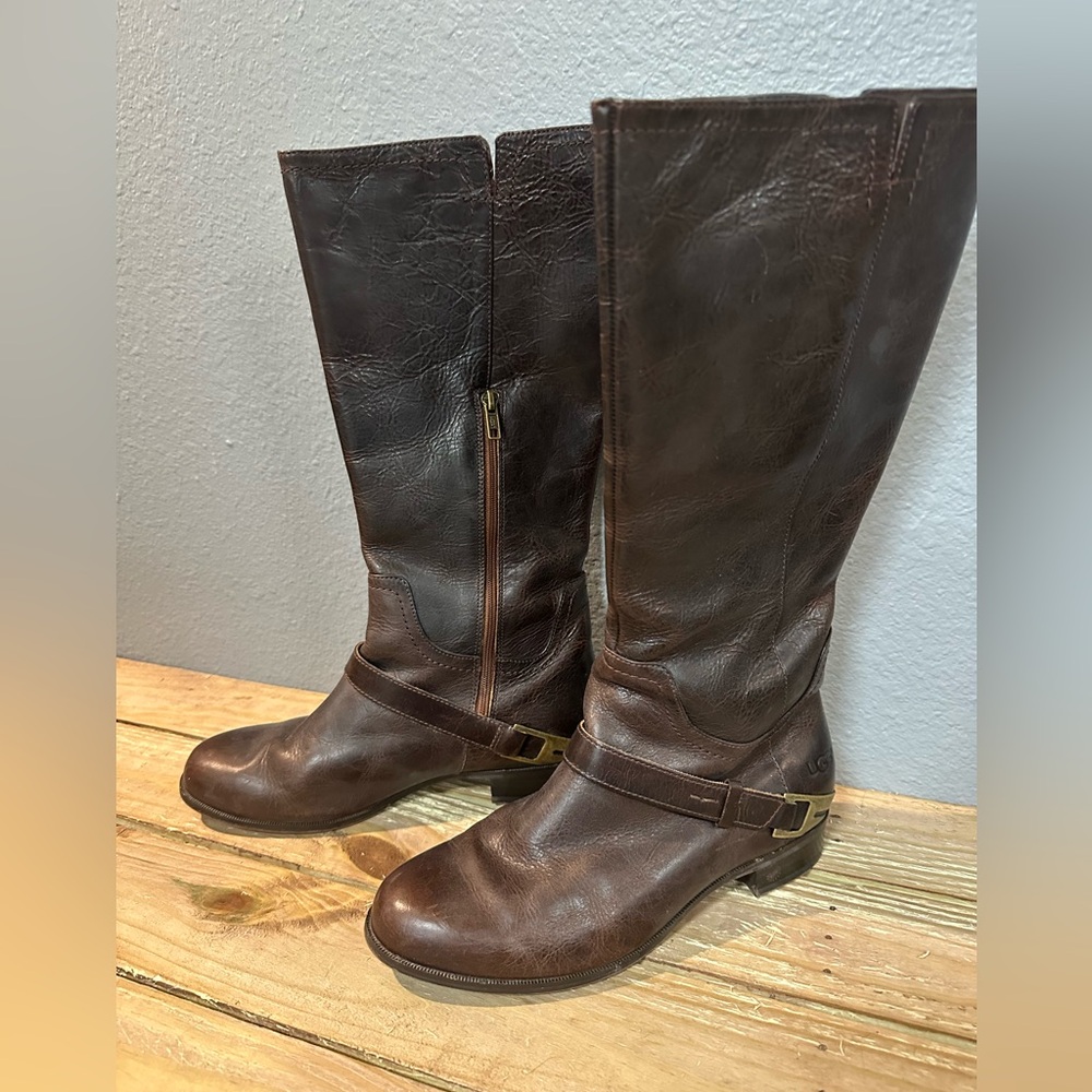 Ugg boots in used condition. Normal wear. Grey winter boots, very warm.